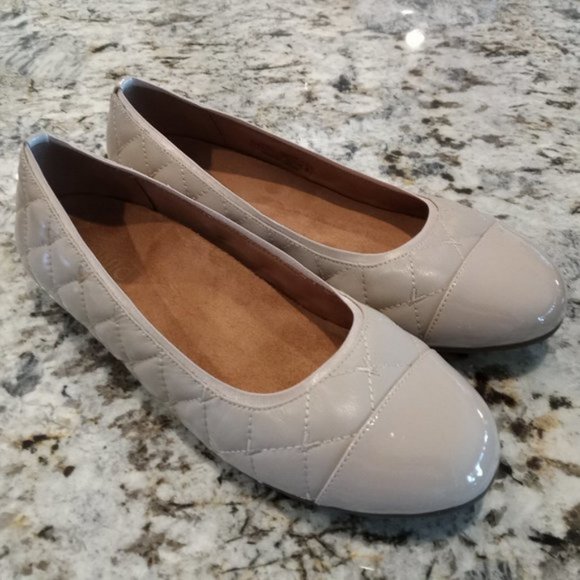Vionic | Shoes | Vionic Desirees Quilted Nude Ballet Flat Shoes | Poshmark